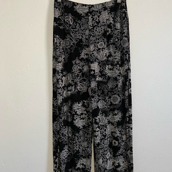 Chico's Travelers 2-piece Black and Silver Patterned Top and Pants - Picture 5 of 6